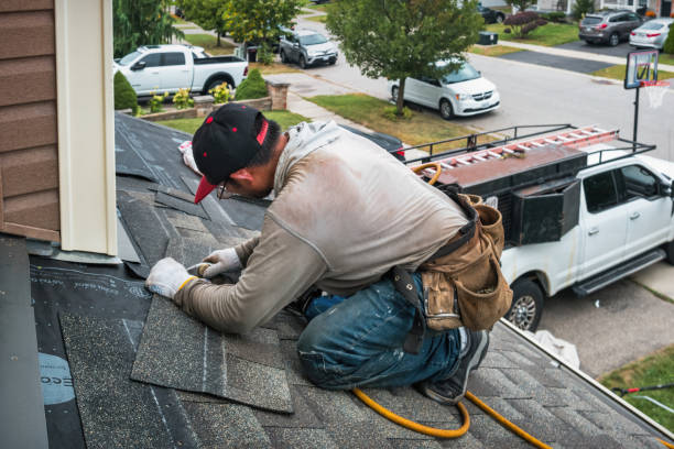 Professional Roofing technician working in Woodside, CA